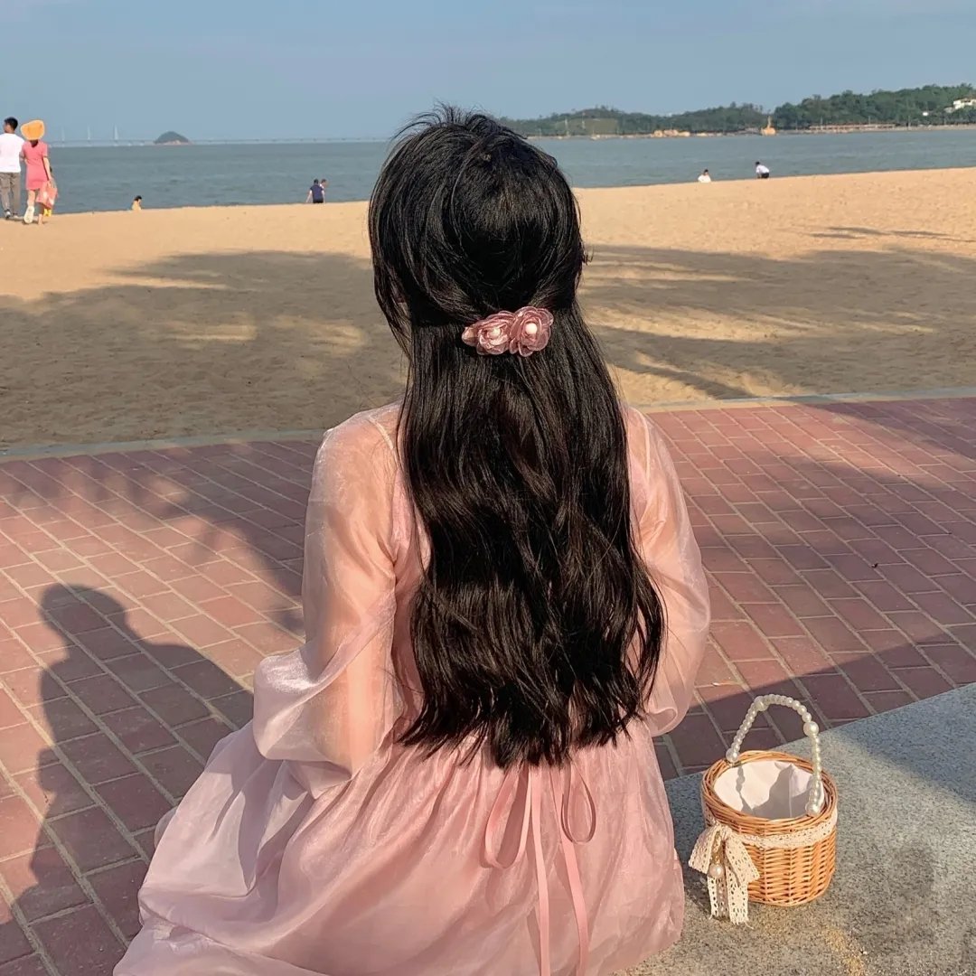公寓里的两个女人